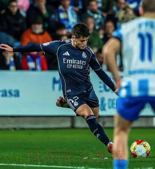 马卡：皇马正在关注尼科-帕斯 考虑今夏将其回购